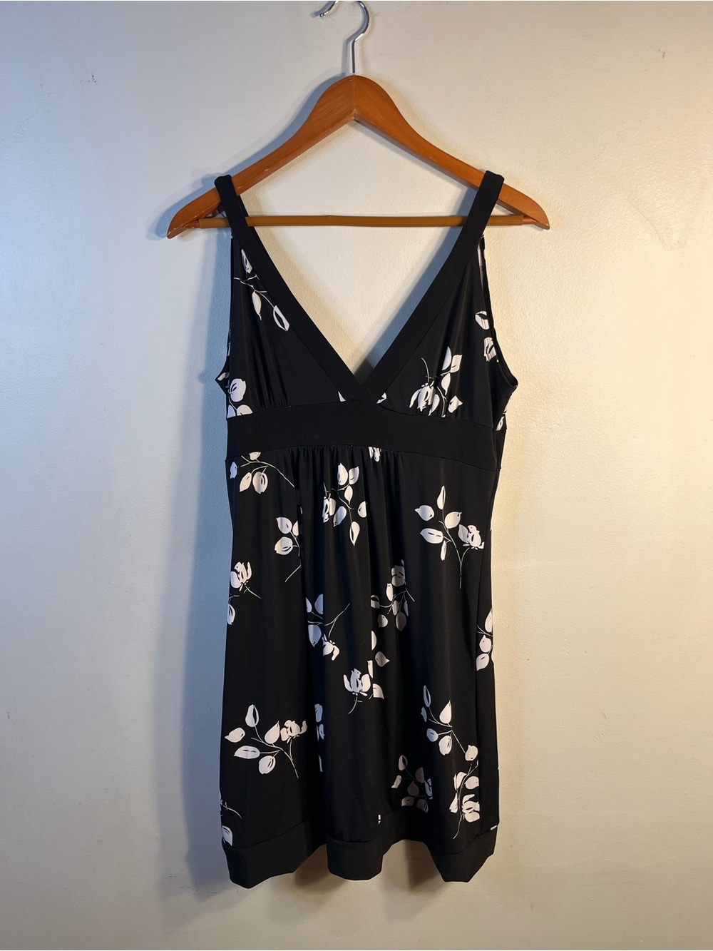 Black Floral V-Neck Sleeveless Mini Dress by Thanx Collection Women’s Size L